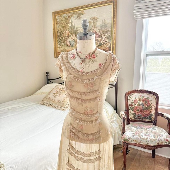 silk lace ruffle dress  70s–80s cream silk ruffle dress fits like small - Picture 2 of 7